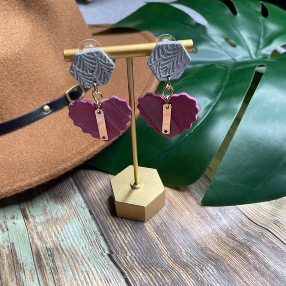 Strawberry Love Stud Heart Earrings - Picture 4 of 4